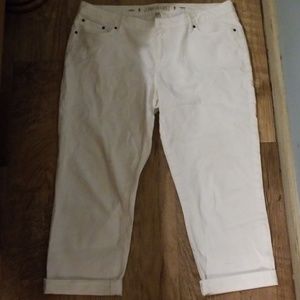 Jennifer Lopez Boyfriend crop white jeans